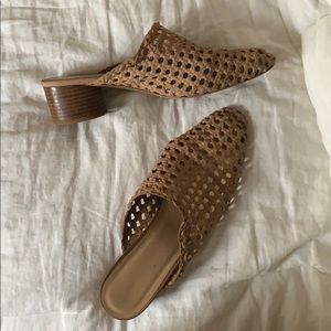 LISA SAYS GAH Woven Lou Mule